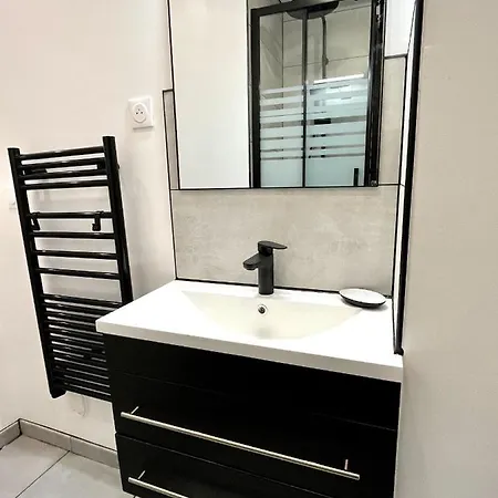 Apartament Avec Grande Terrasse Et Parking Privatifs Caen