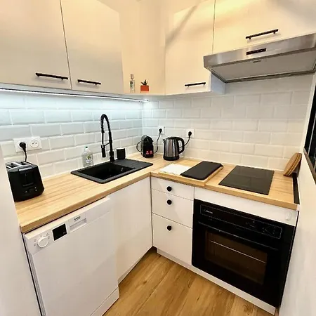 Avec Grande Terrasse Et Parking Privatifs קאין