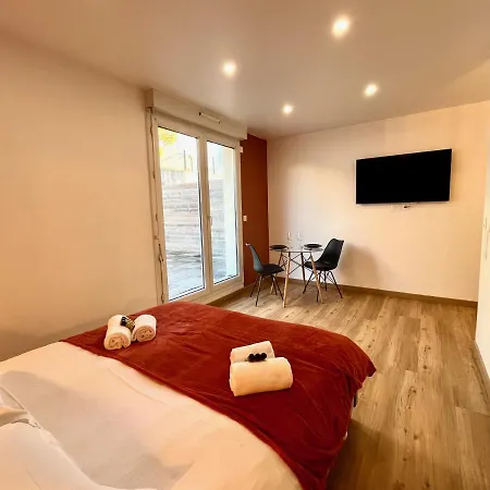 Avec Grande Terrasse Et Parking Privatifs דירה *